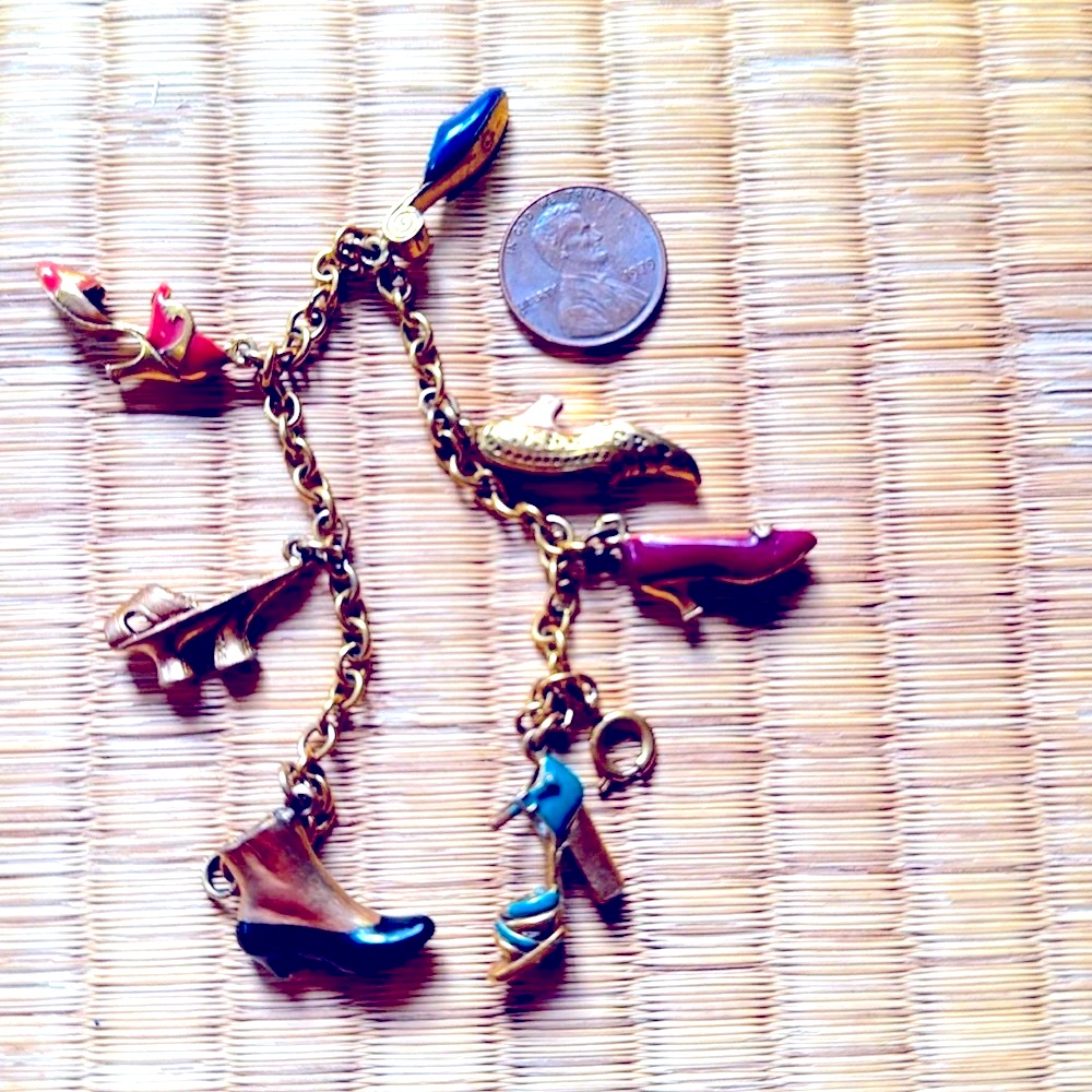 Metropolitan Museum Of Art Gold Charm Bracelet With 7 Unusual & Historical Shoes